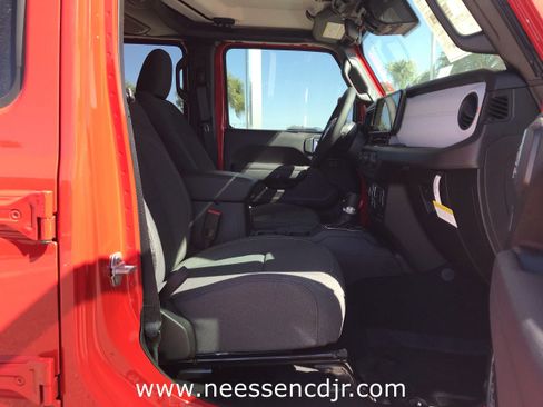 New 2025 Jeep Gladiator Sport image 19