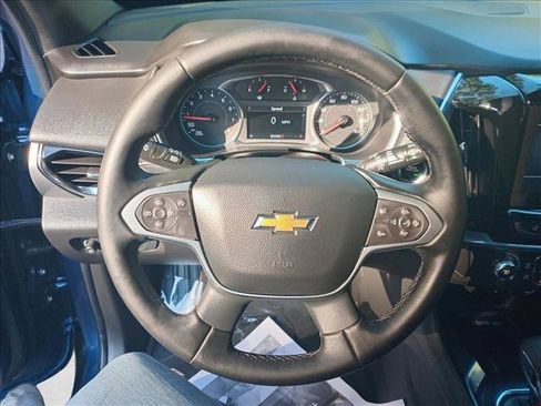 Used 2023 Chevrolet Traverse LT image 17