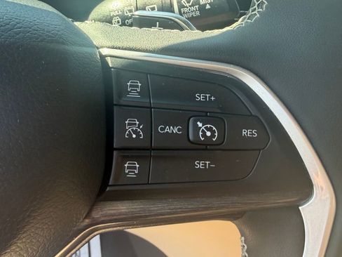 Used 2023 Jeep Grand Cherokee Limited AWD/4WD image 17