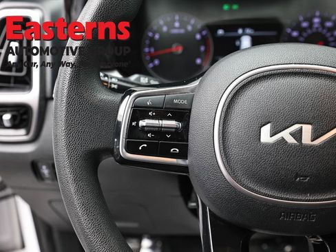 Used 2022 Kia Sorento LX FWD image 14