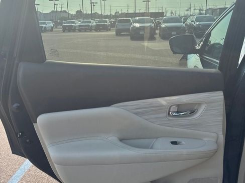 Used 2016 Nissan Murano Platinum w/ Platinum Technology Package FWD image 24