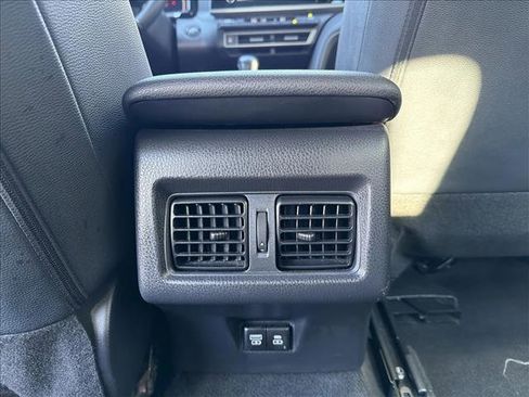 Used 2025 Toyota Camry SE image 23