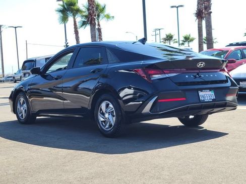 Used 2024 Hyundai Elantra SE FWD image 3