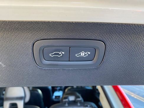 Used 2020 Volvo XC90 T6 Momentum image 3