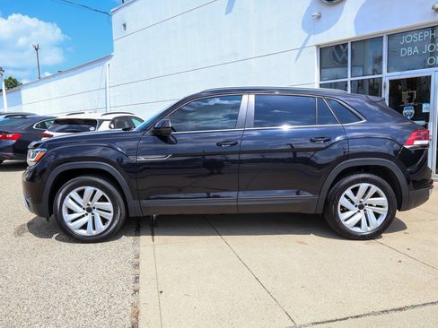 Used 2020 Volkswagen Atlas Cross Sport SE FWD image 2