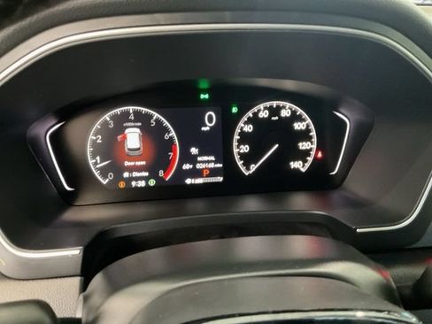 Certified 2025 Honda Pilot Touring image 10