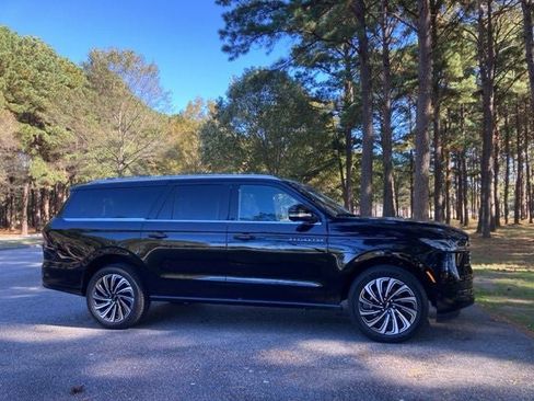 New 2025 Lincoln Navigator L Black Label image 2