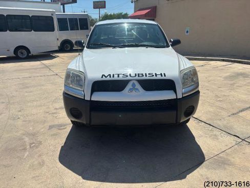 Used 2006 Mitsubishi Raider LS image 2