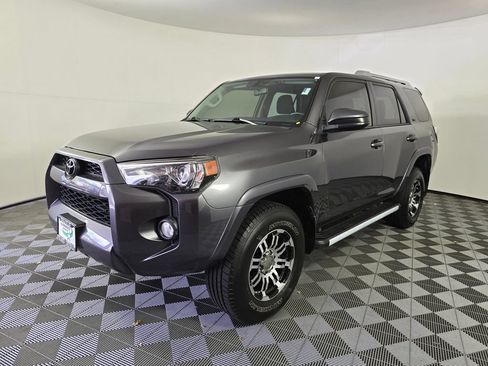 Used 2016 Toyota 4Runner SR5 AWD/4WD image 3