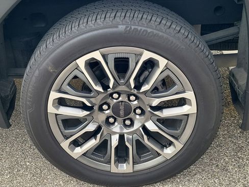 Used 2024 GMC Sierra 1500 Denali Ultimate AWD/4WD image 8