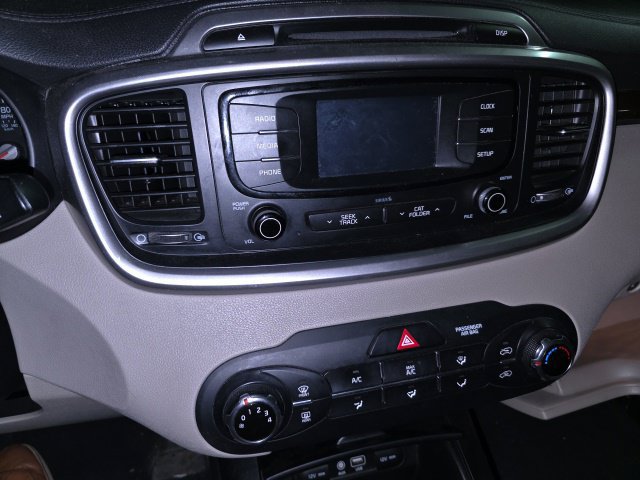 Used 2017 Kia Sorento AWD image 13