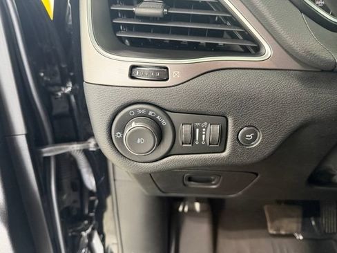 Used 2022 Jeep Cherokee Latitude Lux w/ Mopar Interior Package AWD/4WD image 11
