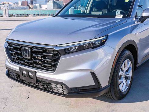 Used 2025 Honda CR-V LX image 10