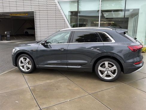 Used 2019 Audi e-tron Prestige w/ Prestige Package image 9