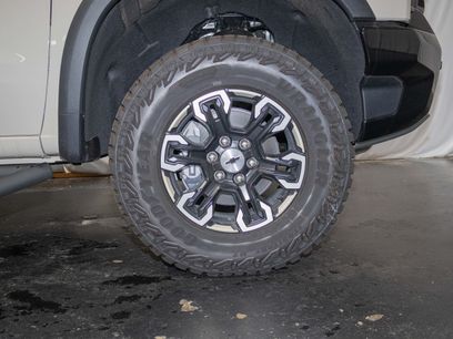 New 2026 Chevrolet Silverado 1500 ZR2 w/ LPO, Dark Essentials Package