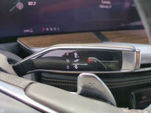 Certified 2025 Cadillac Escalade ESV Sport Platinum image 16