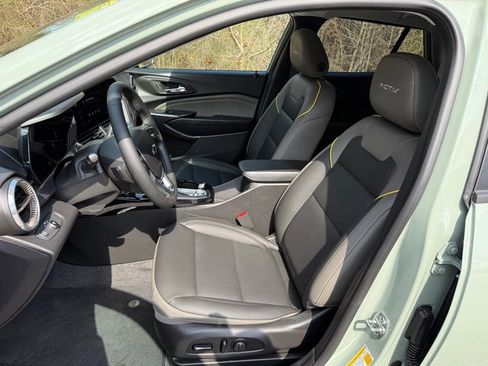 Used 2025 Chevrolet Trax ACTIV image 11