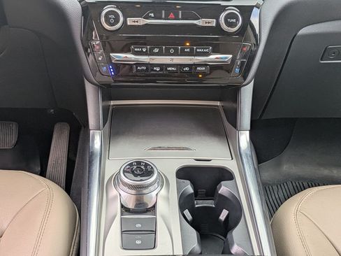 Used 2023 Ford Explorer Limited w/ Limited Technology Package RWD image 22