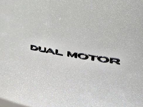 Used 2022 Tesla Model Y Long Range AWD/4WD image 7