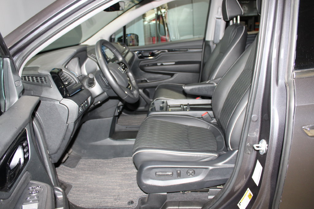 Used 2023 Honda Odyssey Elite image 8