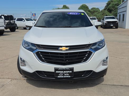 Used 2018 Chevrolet Equinox LT FWD image 2