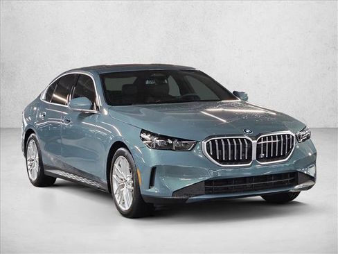 Certified 2025 BMW 530i xDrive image 3