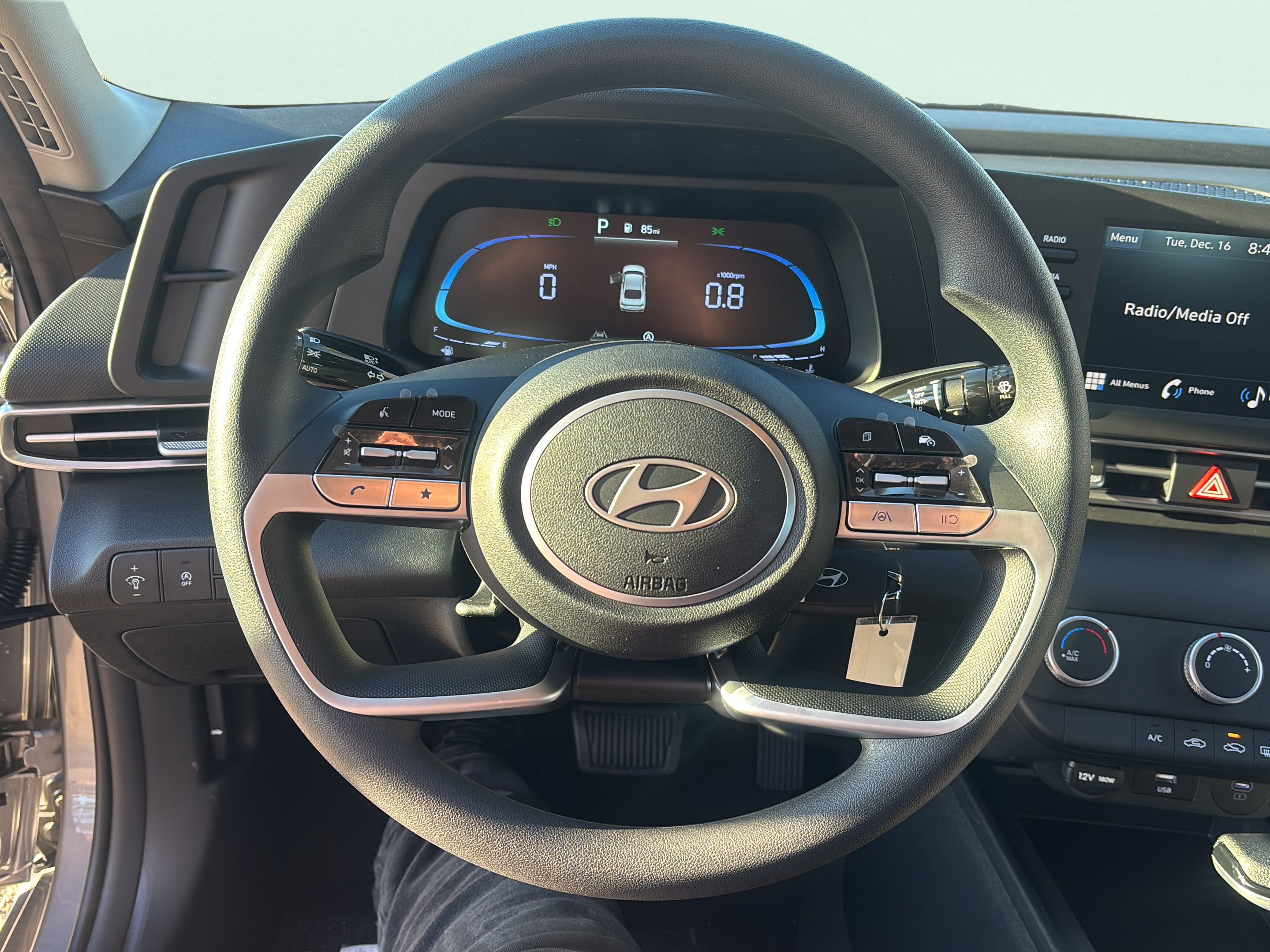Certified 2026 Hyundai Elantra SE FWD image 12