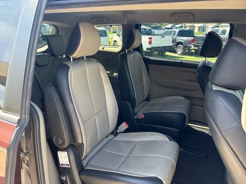 Used 2020 Kia Sedona EX FWD image 19