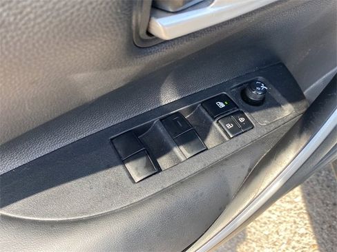 Used 2025 Toyota Corolla SE image 20