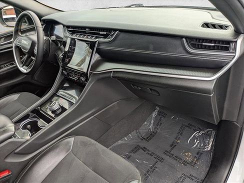 Used 2023 Jeep Grand Cherokee Altitude image 20