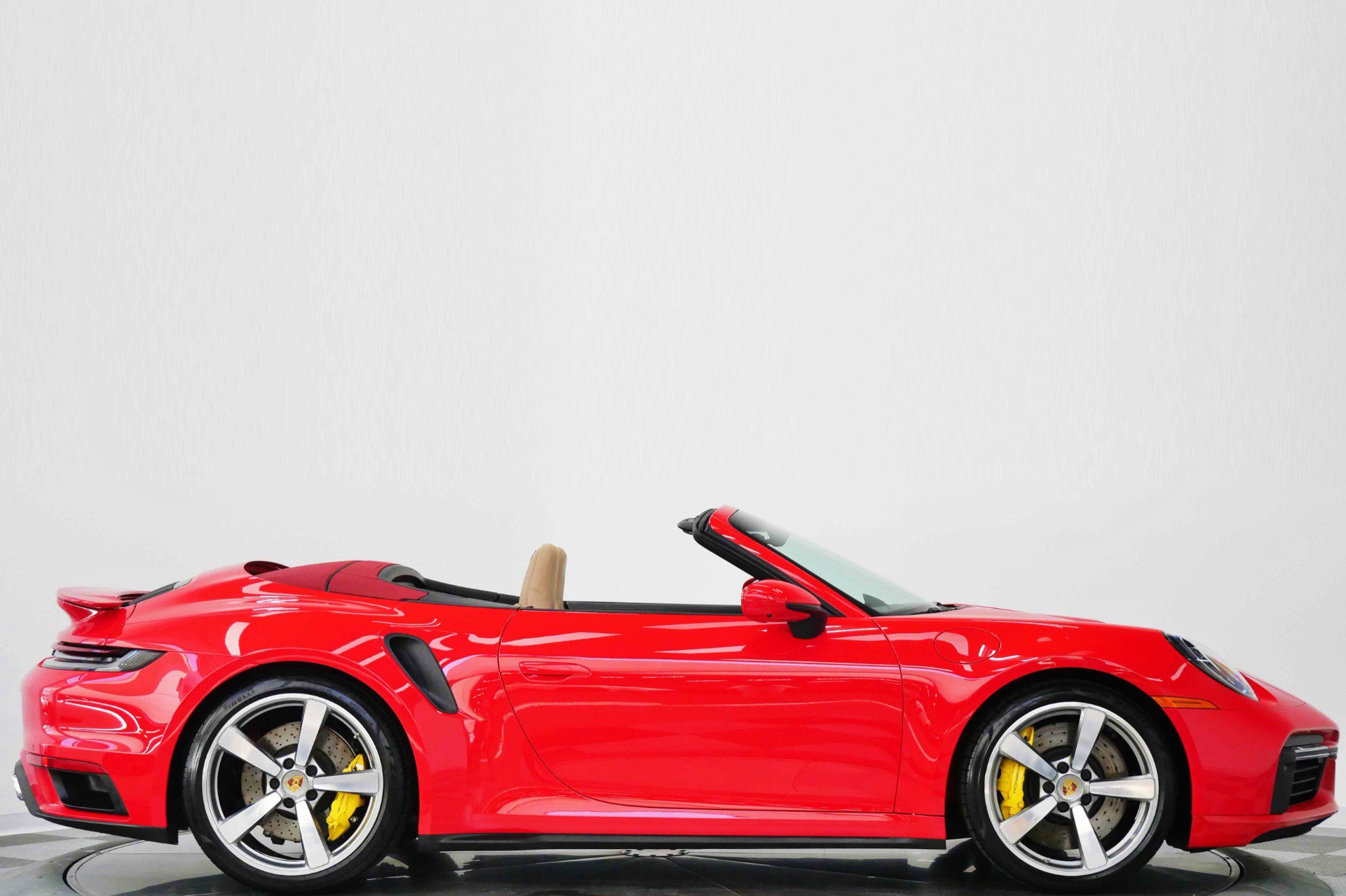 Used 2023 Porsche 911 Cabriolet AWD/4WD image 2