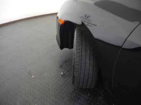 Certified 2019 Honda Civic EX image 17