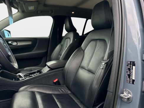 Certified 2023 Volvo XC40 B5 Ultimate w/ Protection Package Premier image 21