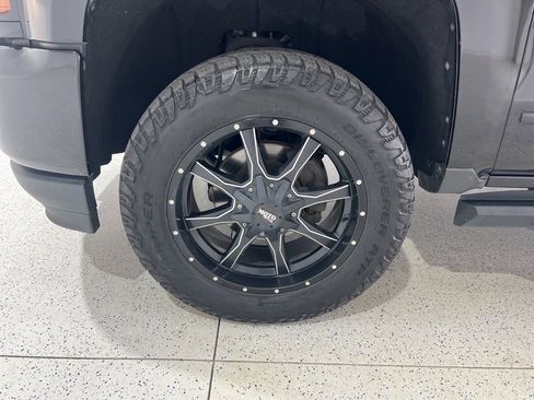 Used 2018 Chevrolet Silverado 1500 LT w/ All Star Edition image 29