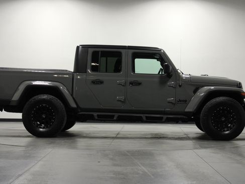 Used 2021 Jeep Gladiator Sport AWD/4WD image 3