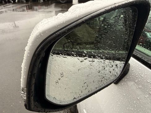 Used 2022 Toyota Sienna Limited image 15