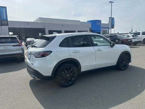 Used 2023 Honda HR-V Sport image 3