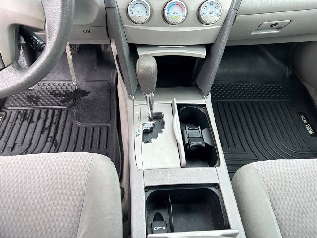 Used 2011 Toyota Camry LE FWD image 21