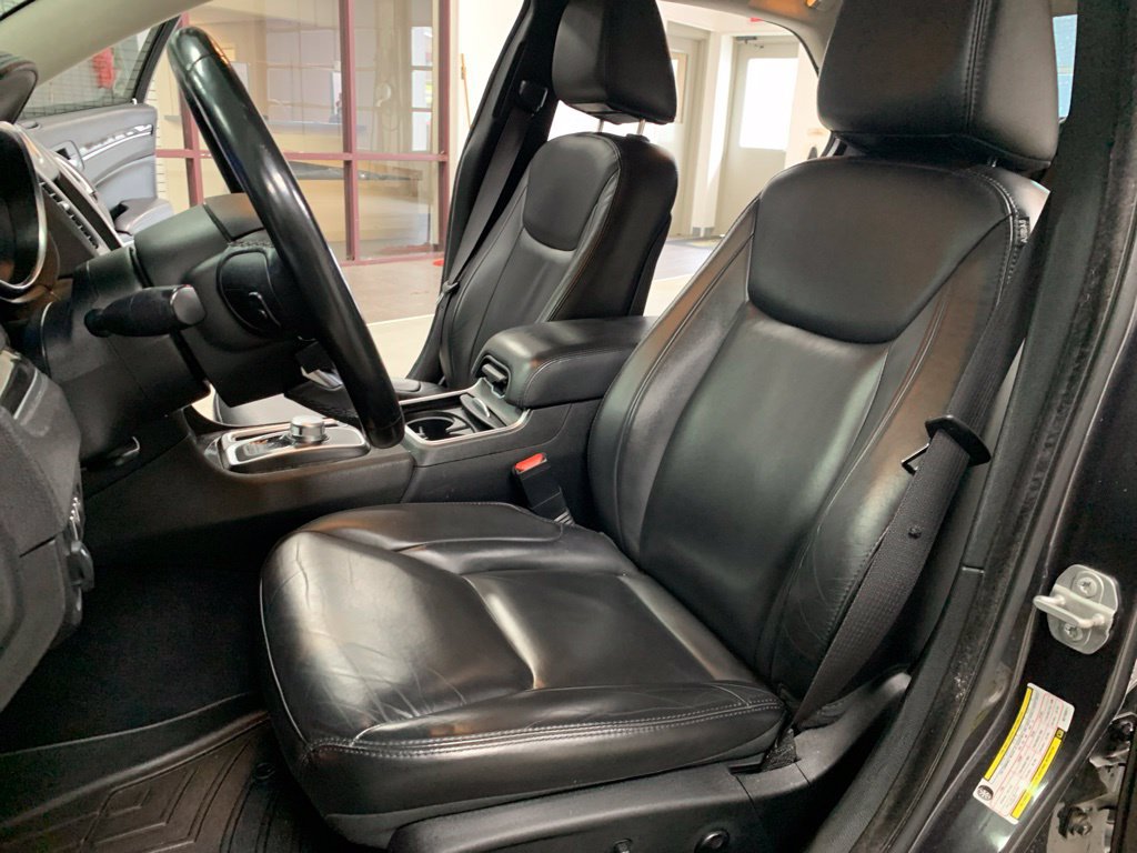Used 2019 Chrysler 300 Touring w/ Quick Order Package 2EF RWD image 8