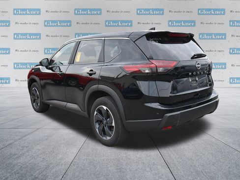 Used 2025 Nissan Rogue SV AWD/4WD image 14