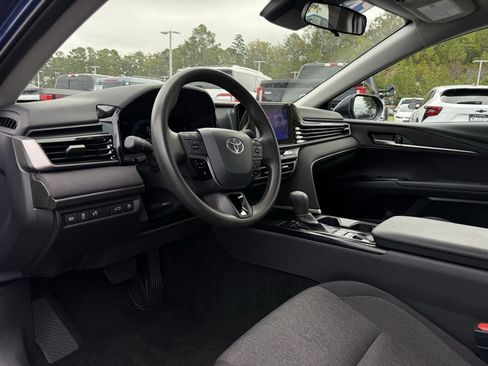 Used 2025 Toyota Camry SE image 10