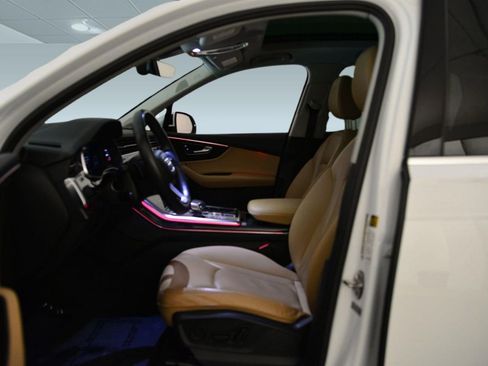 Used 2024 Audi Q7 3.0T Premium Plus AWD/4WD image 23