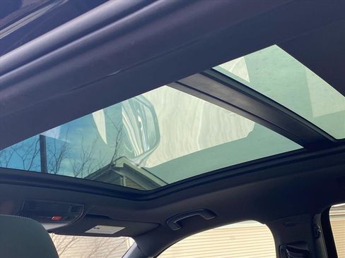 Certified 2024 Volkswagen Tiguan SE R-Line image 20