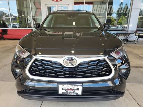 Used 2023 Toyota Highlander XLE AWD/4WD image 5