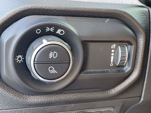 Certified 2025 Jeep Gladiator Sport AWD/4WD image 28