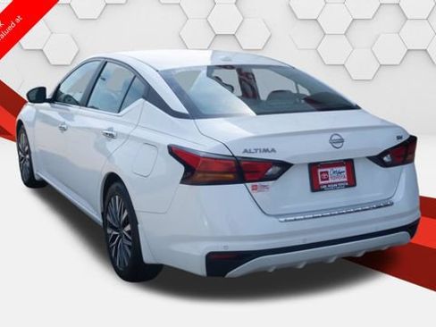 Used 2023 Nissan Altima 2.5 SV FWD image 3