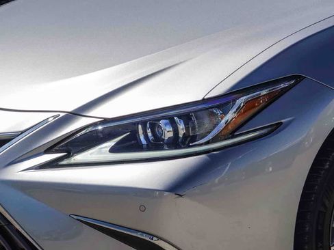 Used 2025 Lexus ES 300h w/ Premium Package FWD image 8