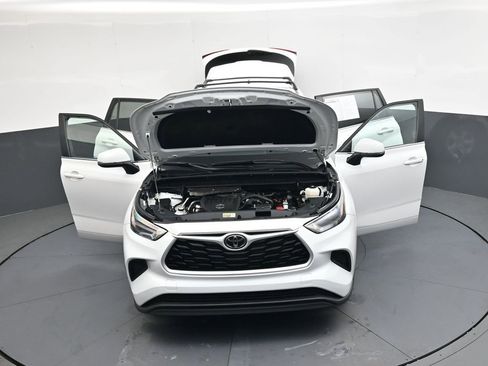 Used 2023 Toyota Highlander L image 49