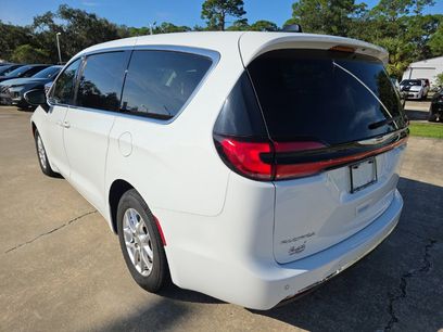 Certified 2023 Chrysler Pacifica Touring-L