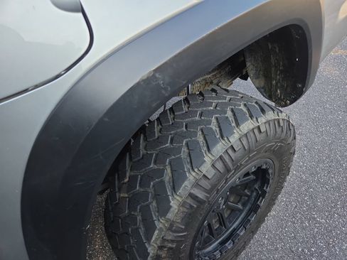 Used 2022 Toyota Tacoma TRD Off-Road w/ Technology Package AWD/4WD image 12